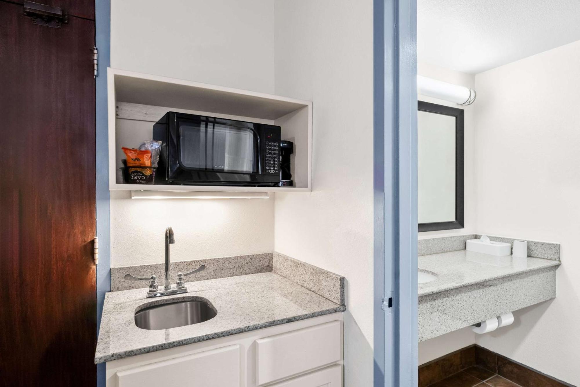 Surestay Plus Hotel By Best Western Lubbock Medical Center Extérieur photo