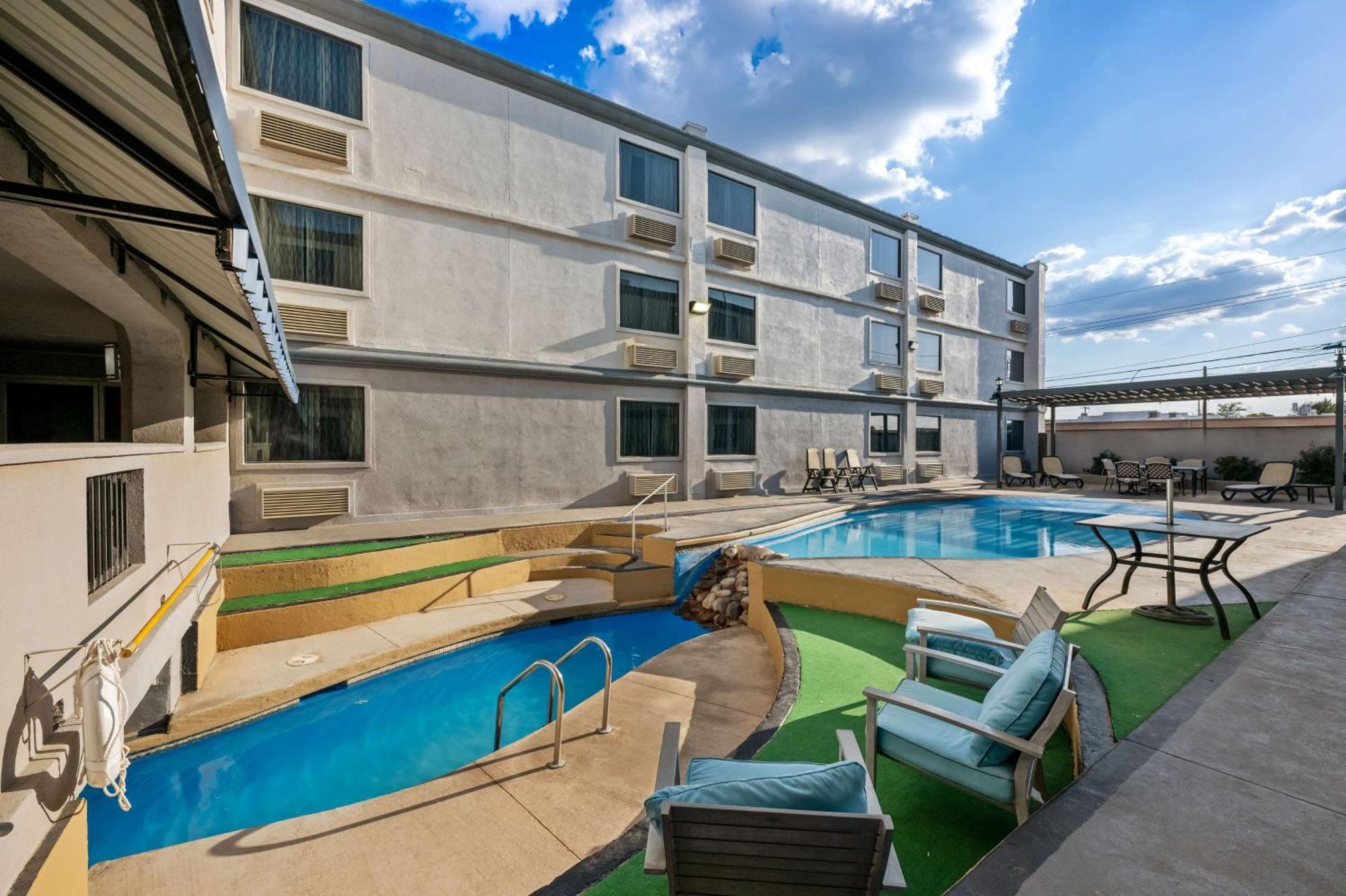 Surestay Plus Hotel By Best Western Lubbock Medical Center Extérieur photo