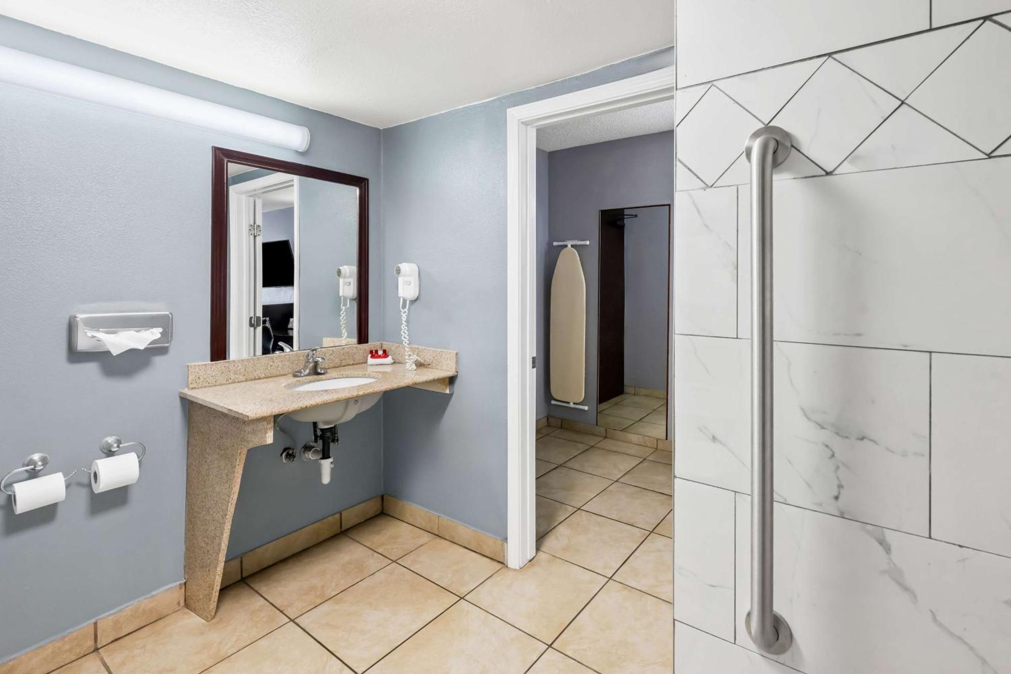 Surestay Plus Hotel By Best Western Lubbock Medical Center Extérieur photo