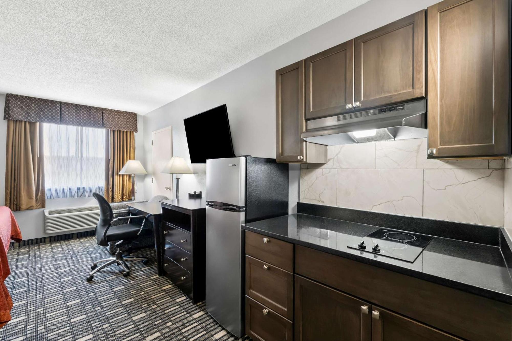Surestay Plus Hotel By Best Western Lubbock Medical Center Extérieur photo