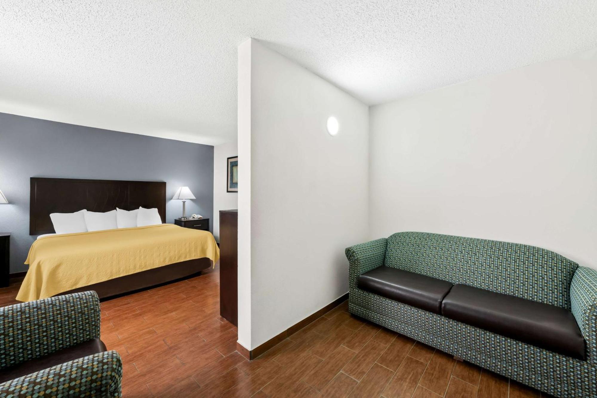Surestay Plus Hotel By Best Western Lubbock Medical Center Extérieur photo