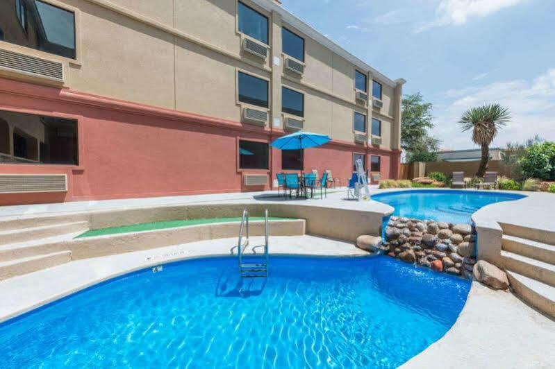 Surestay Plus Hotel By Best Western Lubbock Medical Center Extérieur photo
