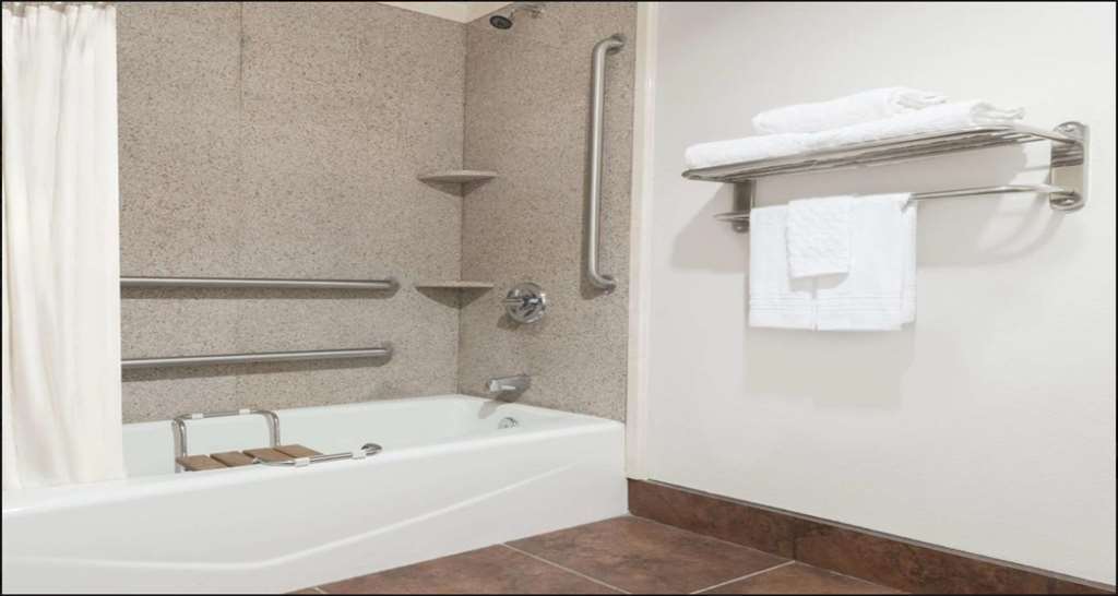 Surestay Plus Hotel By Best Western Lubbock Medical Center Chambre photo