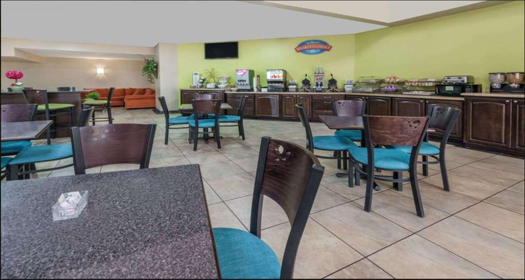 Surestay Plus Hotel By Best Western Lubbock Medical Center Restaurant photo